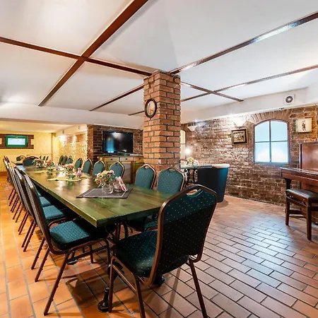 Hotel Pod Zamkiem Olsztyn (Warmian-Masurian)